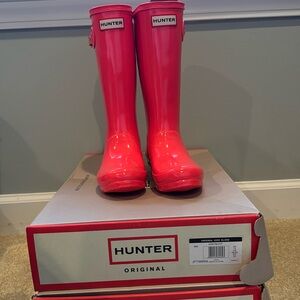 Never Worn Hunter Original Boots Hyper Pink size 2G/1B